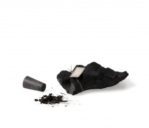 Iris Merkle - Schmetterlingsurne - Gips Asche Gummi Kohle